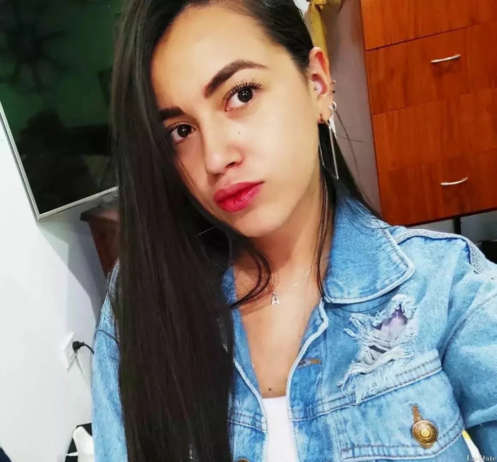 Luisa Profile image 1