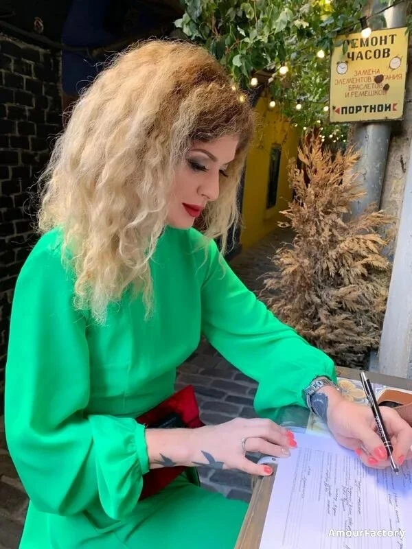 Olena Profile image 1