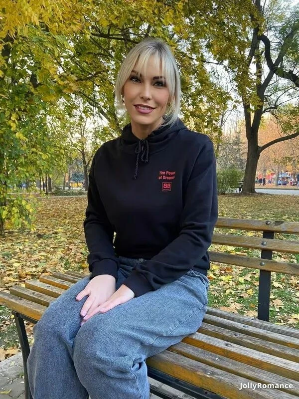 Karina Profile image 4