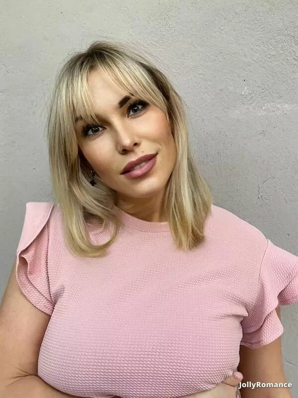 Karina Profile image 1