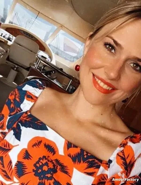 Elena Profile image 1