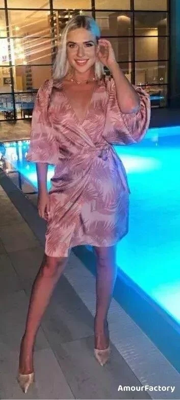 Elena Profile image 2