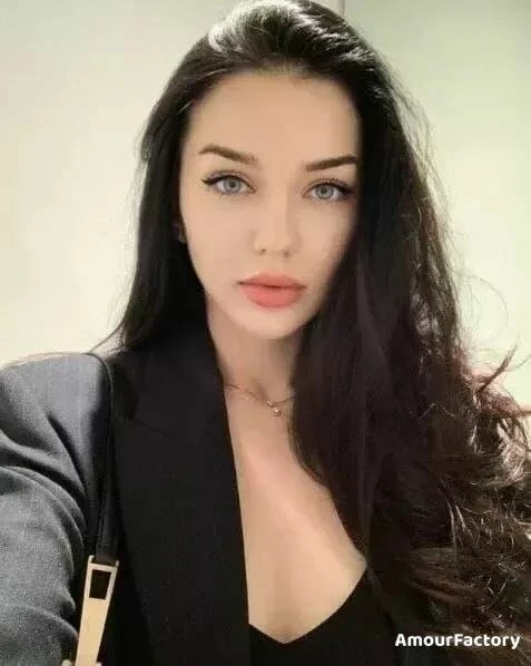 Julia Profile image 1