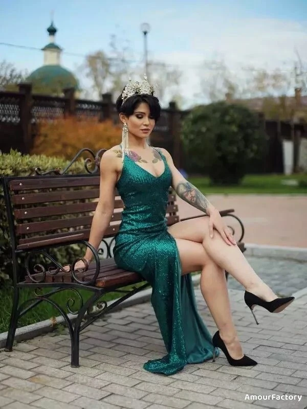 Elena Profile image 4