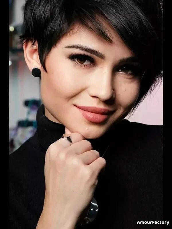 Elena Profile image 2