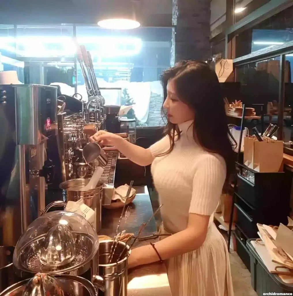 Bella Profile image 4