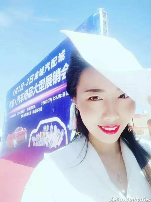 Lina Profile image 2