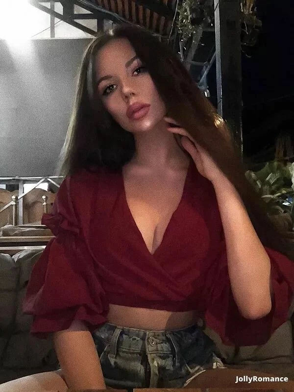 Lesya Profile image 2