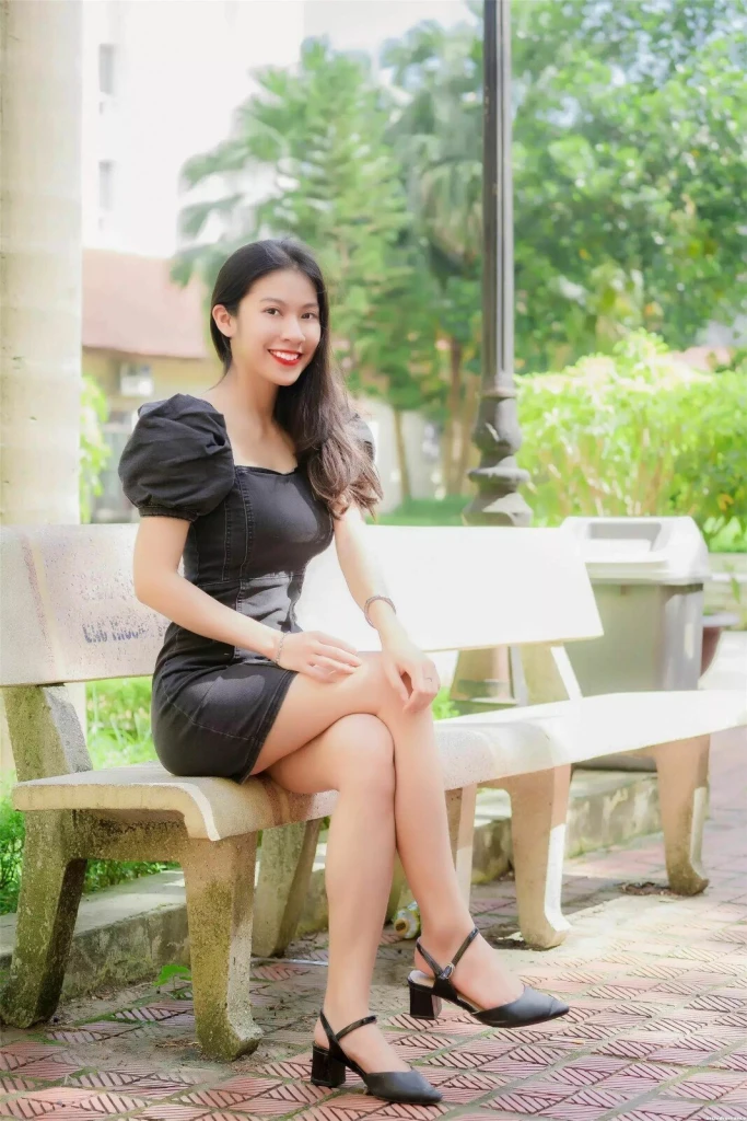 Helen Profile image 4