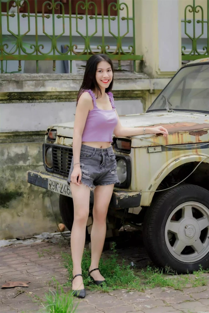 Helen Profile image 1