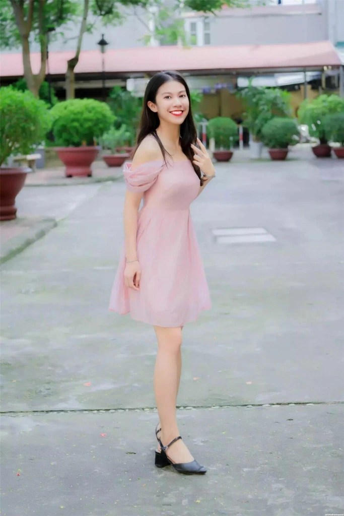 Helen Profile image 3