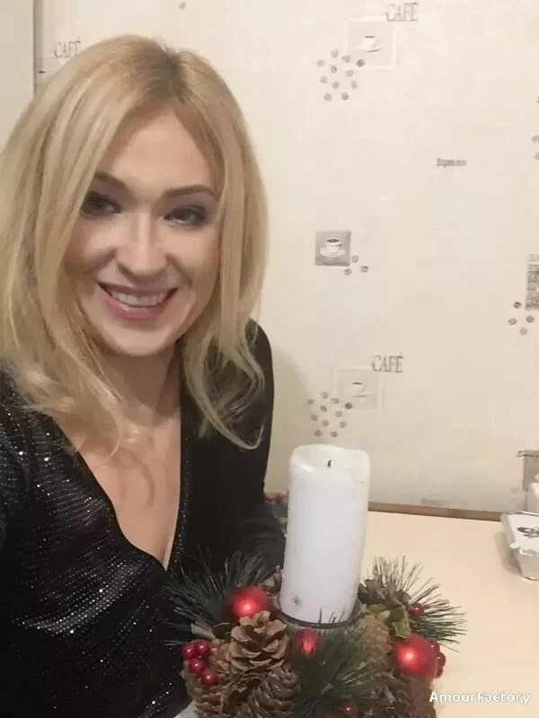 Elena Profile image 3