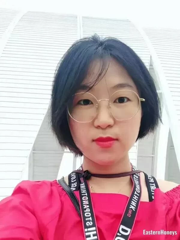 Yicen Profile image 4