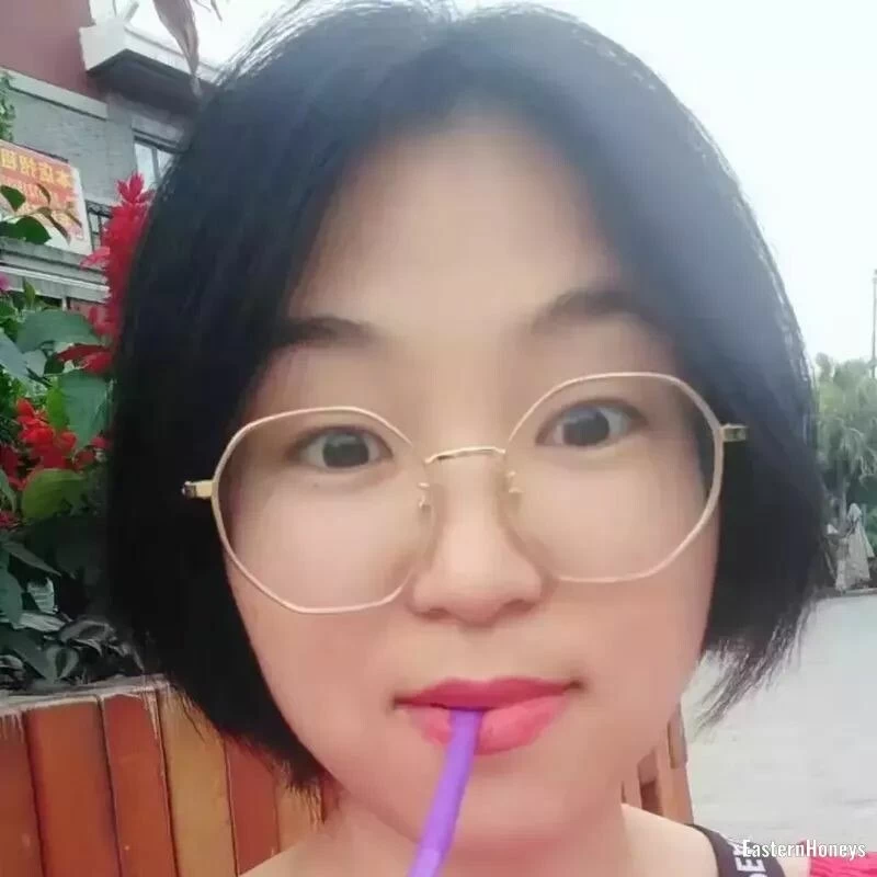 Yicen Profile image 1