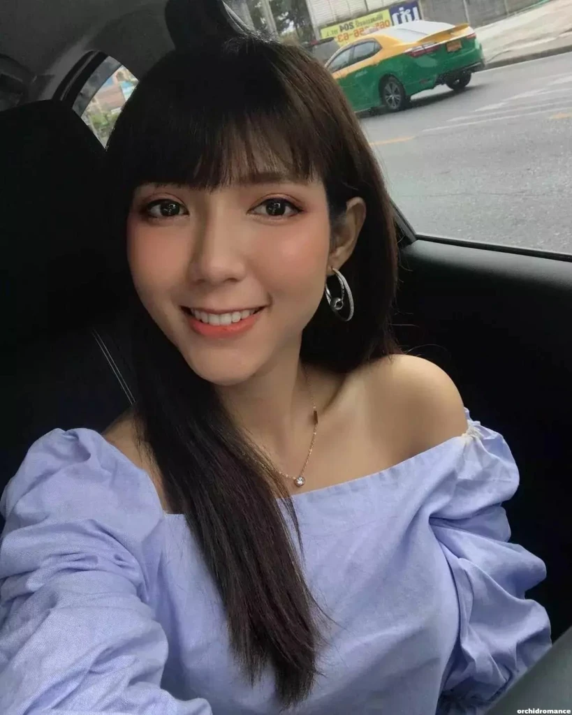 Monsinee Profile image 1