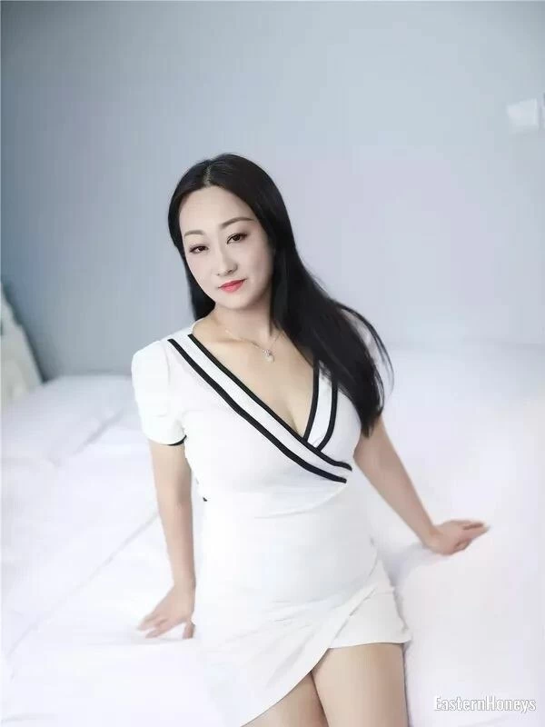 Lily Profile image 5