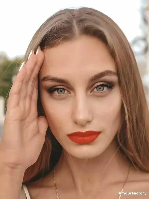 Elena Profile image 3