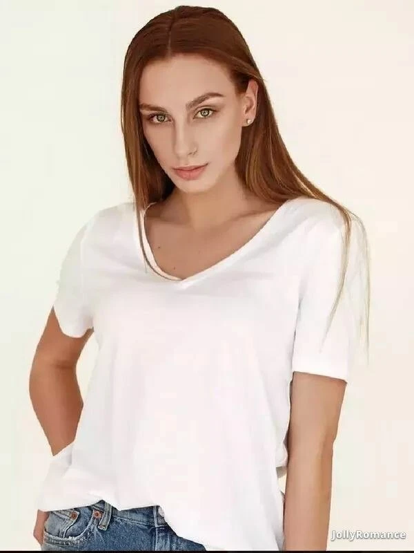 Elena Profile image 2